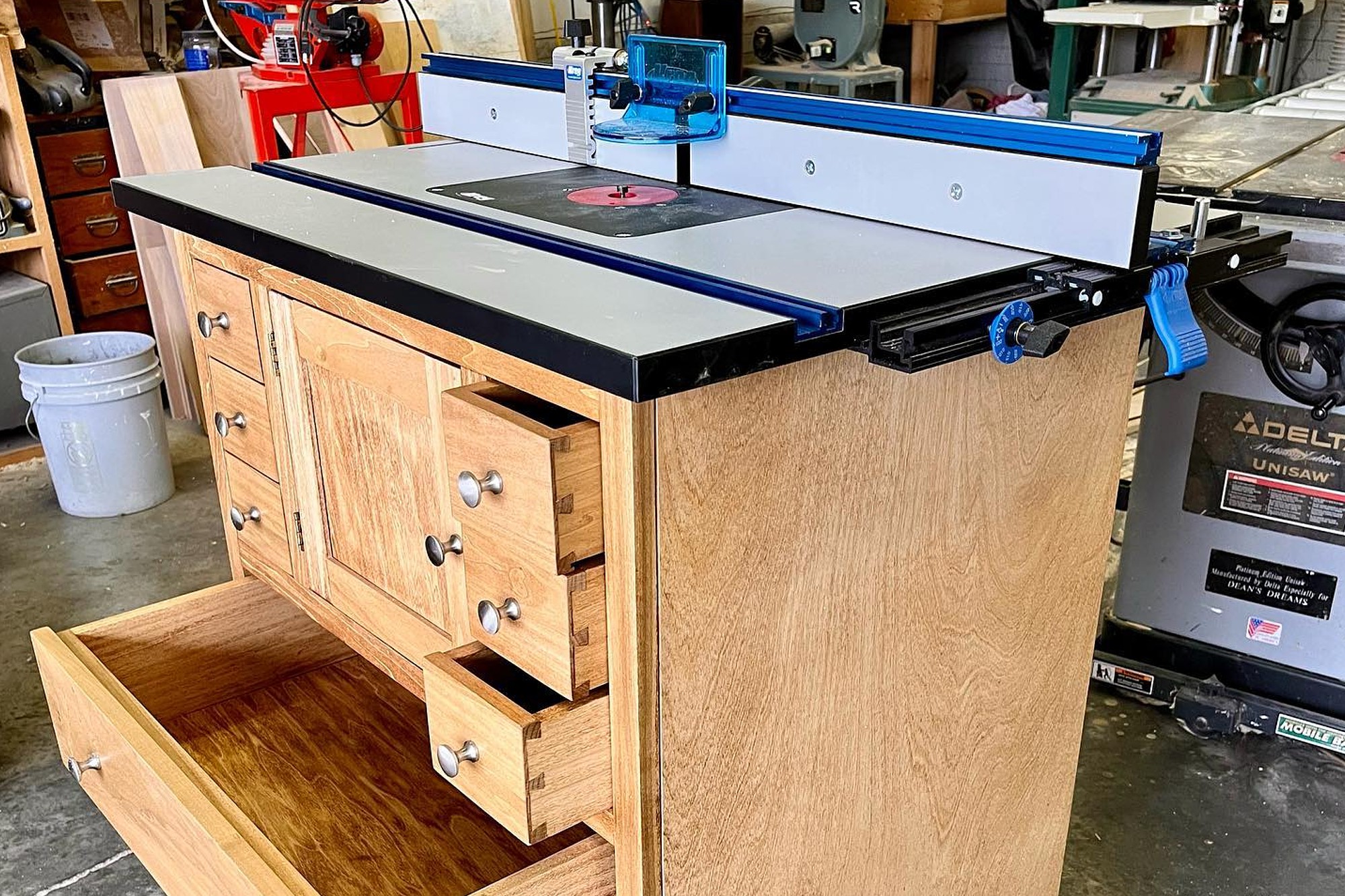 Custom made Kreg router table